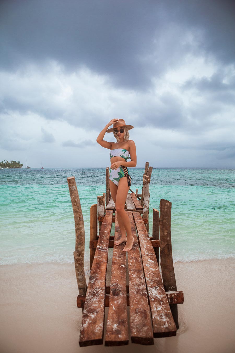 francis lola in bikini on pier